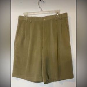 Khaki women’s Bermuda shorts 32 waist